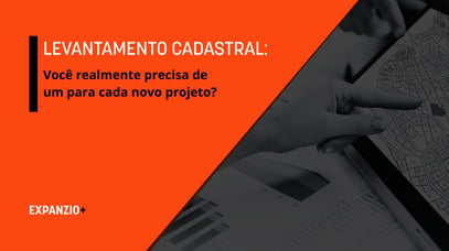 Levantamento cadastral sendo avaliado por profissional da arquitetura.
